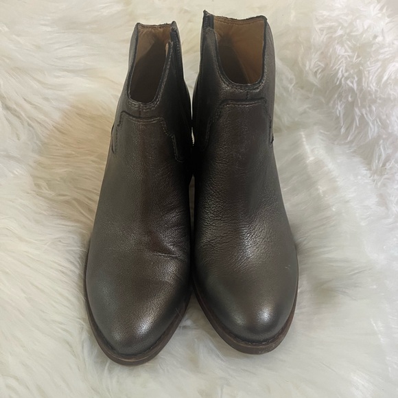 Dark gray metallic sheen chunk heeled booties heels - women’s size 8.5 - Picture 2 of 9